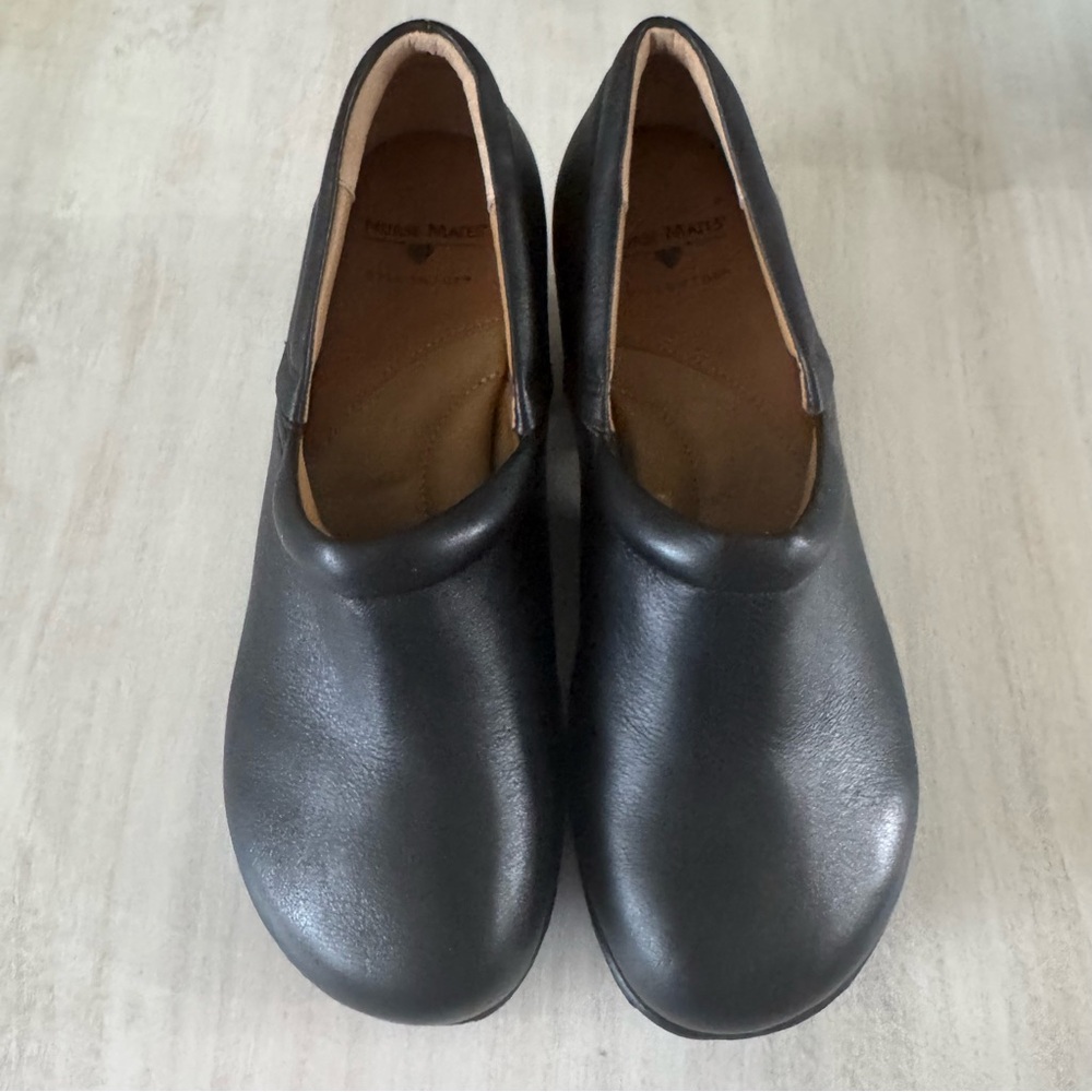 Nurse Mates Bryar Clogs Womens 8.5W Pillowtop  Black Leather Slip Resistant Shoe